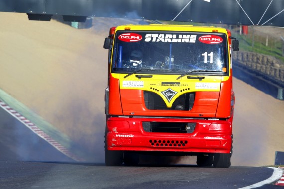 Dave Smith gets ready to defend his championship at Brands Hatch