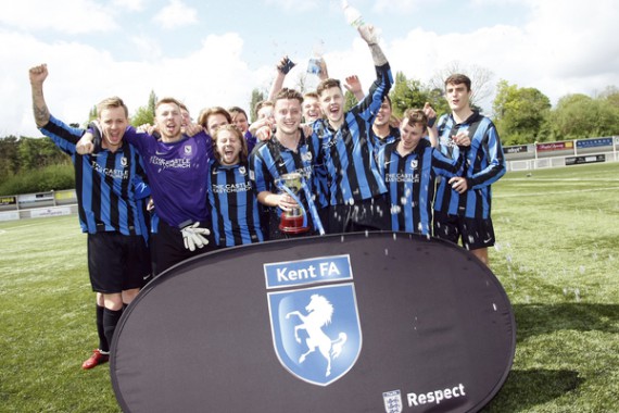 Kent FA Sunday Trophy Final between Range Rovers (Blue)and Club Langley (Red).