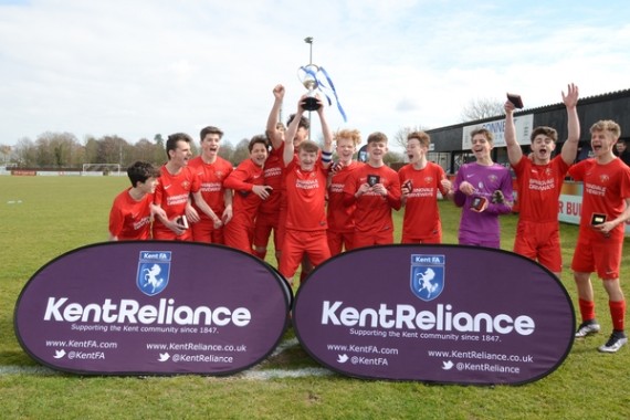 Kent FA Youths Under 15 Cup Final. Hollands & Blair FC v Holmesdale FC.